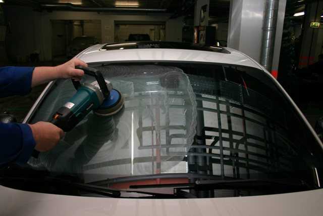 Можно ли полировать лобовое стекло автомобиля