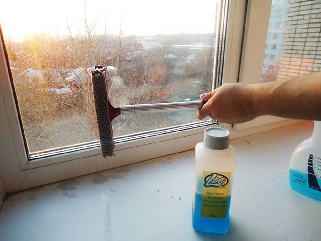 Чем отмыть лобовое стекло быстро и без проблем