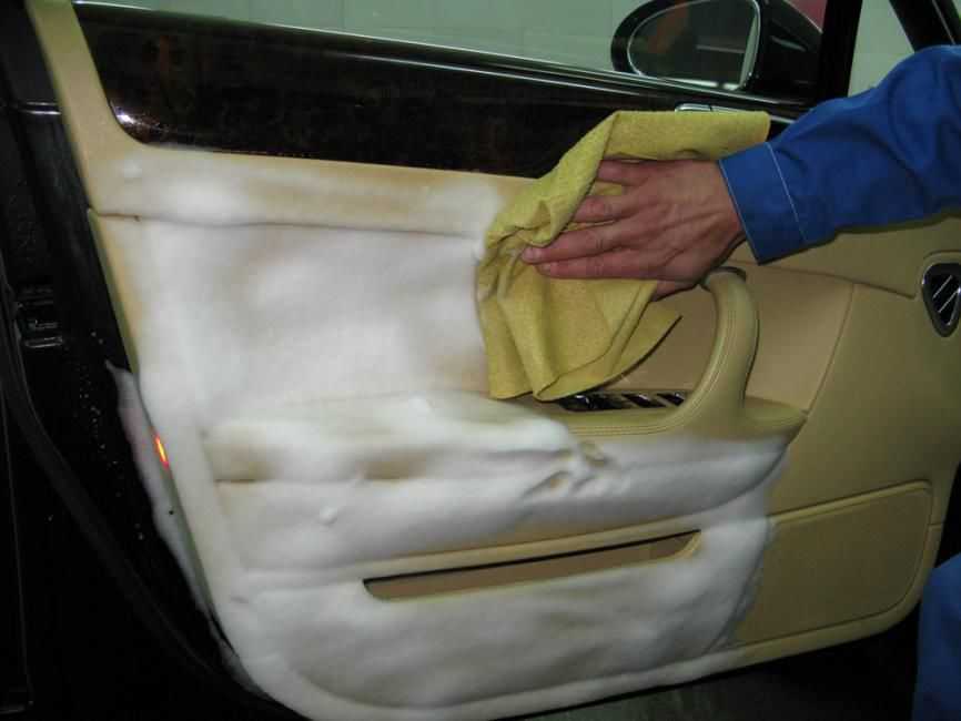 Как и чем почистить салон авто — выполняем работы своими руками