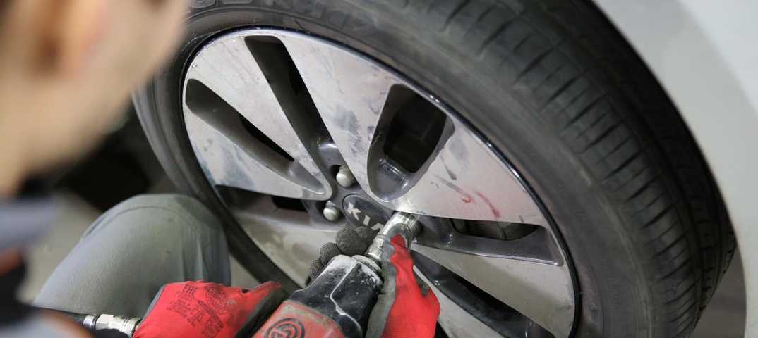 Как правильно заменить колесо на автомобиле