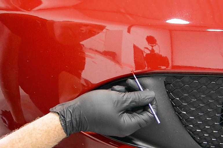 Советы опытных автовладельцев, как убрать глубокие царапины на машине