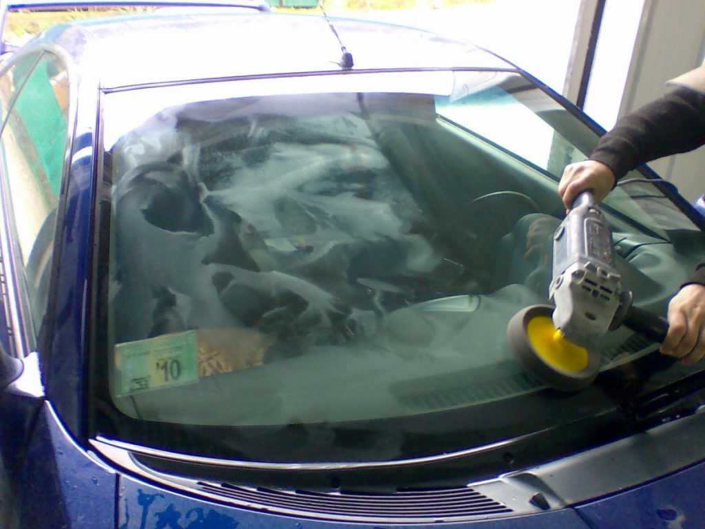 Как убрать царапины с лобового стекла автомобиля своими руками