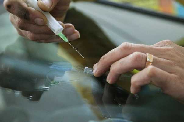 Трещина на лобовом стекле автомобиля: как остановить, засверлить своими руками? | tuningkod