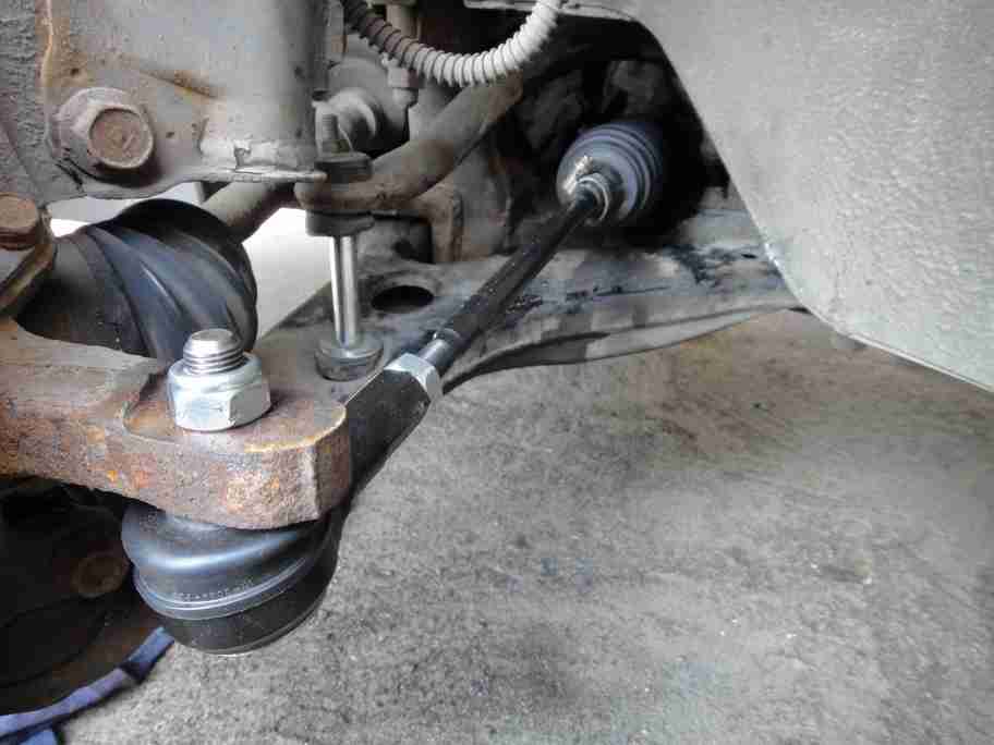 Как поменять рулевые тяги и наконечники на авто
