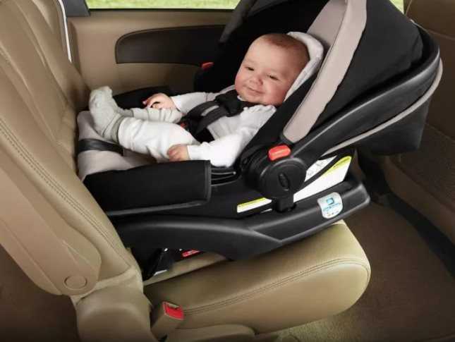 Как правильно перевозить младенцев в автомобиле по нормам гибдд?
